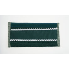 Laden Sie das Bild in den Galerie-Viewer, Nasenschoner dunkelgrün/karo PO - Biniebo